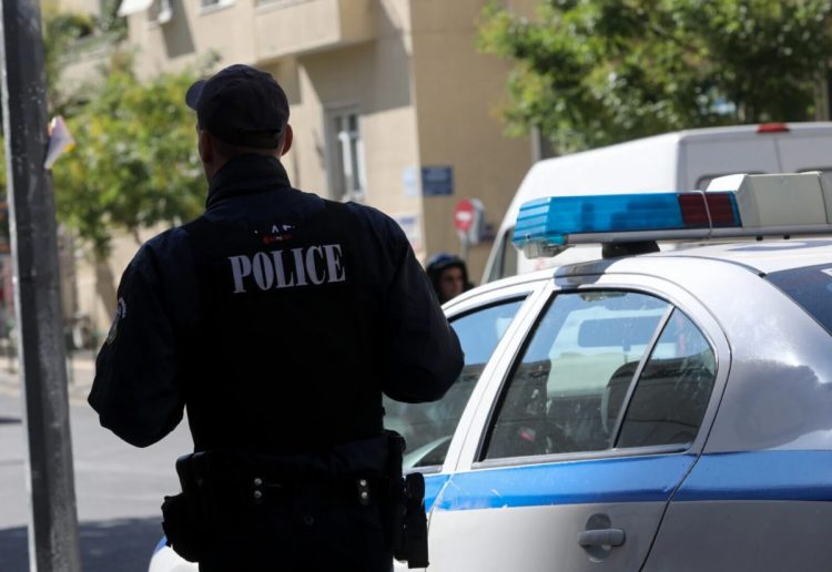 Λάρισα: Συνελήφθη ο καθηγητής που κατηγορείται για ασέλγεια σε βάρος μαθήτριας – Κατείχε υλικό παιδικής προνογραφίας