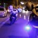 Κινηματογραφική καταδίωξη στη Λάρισα με οδηγό να γκαζώνει για να ξεφύγει περνώντας κόκκινα φανάρια και να προσκρούει σε πεζοδρόμιο