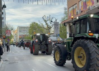 Δείτε βίντεο και φωτογραφίες: Δεκάδες τρακτέρ θα διανυκτερεύσουν στην Κεντρική πλατεία της Λάρισας! – Ζήτημα επιβίωσης θέτουν οι αγρότες