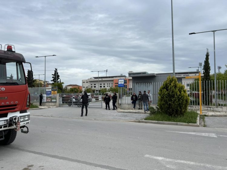 Λάρισα: Συναγερμός στις Αρχές για απειλή βόμβας στο Κολυμβητήριο της Νέας Πολιτείας – Εκκενώνουν την περιοχή (ΕΙΚΟΝΕΣ – ΒΙΝΤΕΟ)