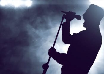 Αυτός είναι ο γνωστός τραγουδιστής που διακινούσε κοκαΐνη – Τον έψαχναν στην Αττική και τον βρήκαν στη Λάρισα