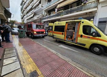 Λάρισα: Έχασε τη “μάχη” ο ηλικιωμένος που είχε πέσει από τον 2ο όροφο πολυκατοικίας – Κατέληξε στο ΓΝΛ