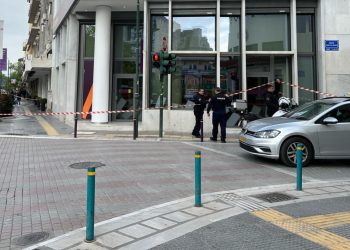 Τα διαδοχικά τηλεφωνήματα για βόμβα θέτουν σε συναγερμό την αστυνομία στη Λάρισα – Ο φαρσέρ με την επεξεργασμένη γυναικεία φωνή και η διασπορά ψευδών ειδήσεων (ΕΙΚΟΝΕΣ)