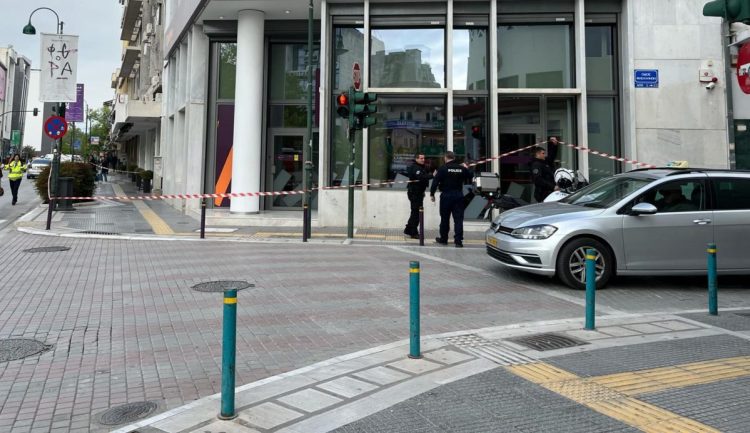 Τα διαδοχικά τηλεφωνήματα για βόμβα θέτουν σε συναγερμό την αστυνομία στη Λάρισα – Ο φαρσέρ με την επεξεργασμένη γυναικεία φωνή και η διασπορά ψευδών ειδήσεων (ΕΙΚΟΝΕΣ)