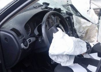 Λάρισα: Τραυματισμός άνδρα σε τροχαίο – Πυροσβέστες έκοψαν την πόρτα του αυτοκινήτου για να τον απεγκλωβίσουν (ΕΙΚΟΝΕΣ)