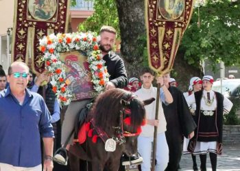 Τήρησαν τα έθιμα του «Άη Γιώργη» στους Γόννους – Με άλογα η περιφορά της εικόνας (ΕΙΚΟΝΕΣ – ΒΙΝΤΕΟ)