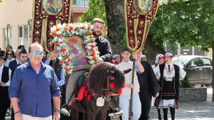 Τήρησαν τα έθιμα του «Άη Γιώργη» στους Γόννους – Με άλογα η περιφορά της εικόνας (ΕΙΚΟΝΕΣ – ΒΙΝΤΕΟ)