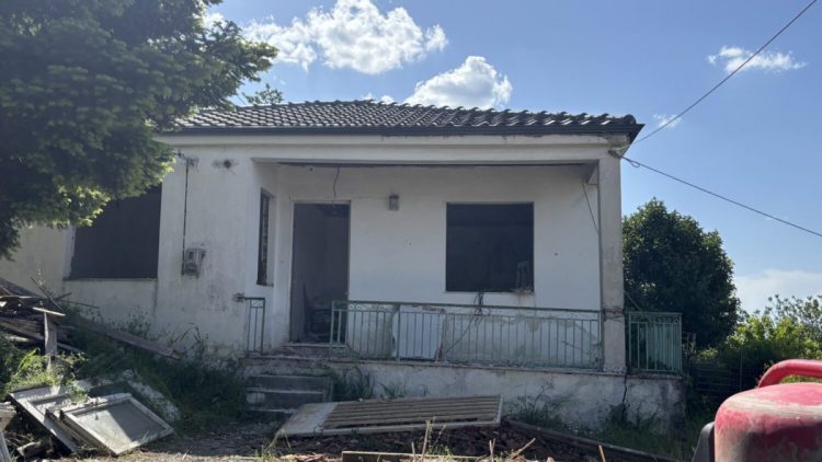 Δόκιμος πυροσβέστης ο 19χρονος που σκοτώθηκε στα Φάρσαλα όταν καταπλακώθηκε από τοίχο – Το σπίτι που έγινε το τραγικό συμβάν (ΕΙΚΟΝΕΣ)