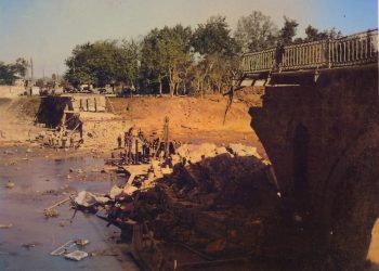 Η απίθανη ιστορία του Νεοζηλανδού στρατιώτη που ανατίναξε τη γέφυρα του Αλκαζάρ και επέστρεψε στη Λάρισα 30 χρόνια μετά για να ξεπληρώσει χρέος 50 δραχμών!