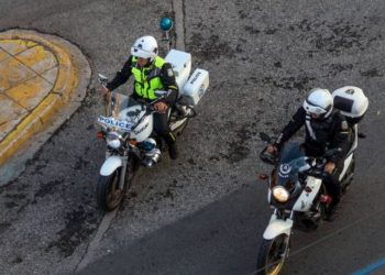 Ανθρωποκυνηγητό στη Λάρισα για πακέτο που πέταξαν στις φυλακές – Το ατύχημα κατά τη διαφυγή τους και η καταδίωξη σε δρόμους της πόλης