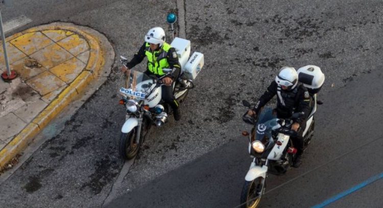 Ανθρωποκυνηγητό στη Λάρισα για πακέτο που πέταξαν στις φυλακές – Το ατύχημα κατά τη διαφυγή τους και η καταδίωξη σε δρόμους της πόλης