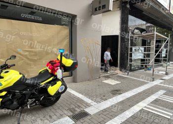 Αναστάτωση στο κέντρο της Λάρισας – Άντρας έπεσε από ύψος (ΕΙΚΟΝΕΣ)
