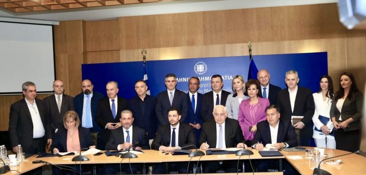 Υπεγράφησαν οι συμβάσεις για τα σιδηροδρομικά έργα αποκατάστασης των ζημιών στην γραμμή Παλαιοφάρσαλος – Καλαμπάκα και το λοιπό δίκτυο Θεσσαλίας – Στερεάς Ελλάδας από τις θεομηνίες «Daniel» & «Elias»