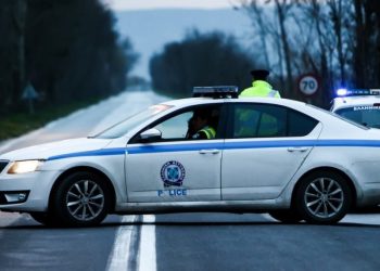 Λάρισα: Έτσι έπιασαν τους δράστες που εκτόξευαν κινητά στις Φυλακές – Έγινε καταδίωξη και συγκρούστηκαν με …φανάρι – Τι λέει η αστυνομία (ΕΙΚΟΝΕΣ)