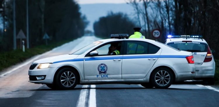 Λάρισα: Έτσι έπιασαν τους δράστες που εκτόξευαν κινητά στις Φυλακές – Έγινε καταδίωξη και συγκρούστηκαν με …φανάρι – Τι λέει η αστυνομία (ΕΙΚΟΝΕΣ)