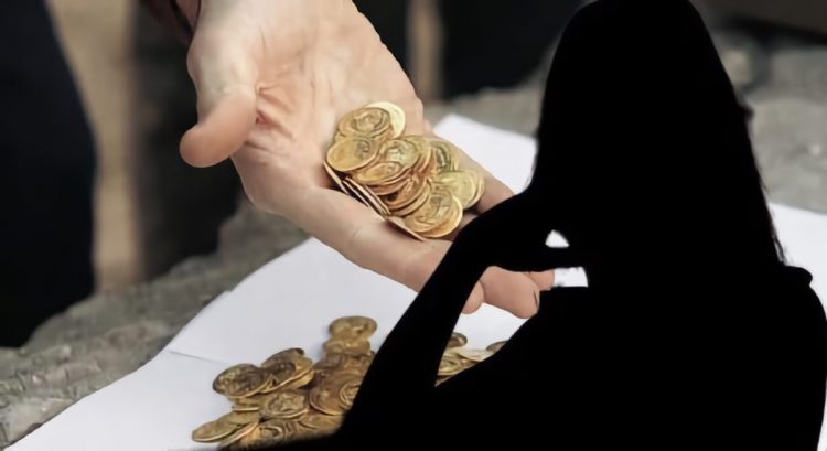 Σοκ για οικογένεια Λαρισαίων: Αντί για χρυσές λίρες, αγόρασαν… κέρματα των είκοσι λεπτών! – Έχασαν 145.000 ευρώ!