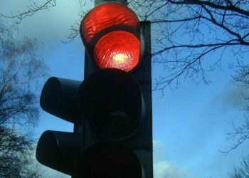 Καταδίωξη ΙΧ στους δρόμους του Βόλου – Περνούσε «κόκκινα» φανάρια ο επικίνδυνος οδηγός και κατέληξε στη φυλακή!