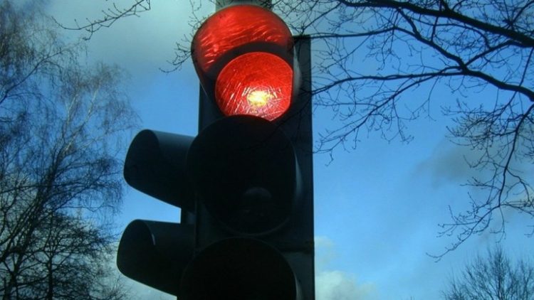 Καταδίωξη ΙΧ στους δρόμους του Βόλου – Περνούσε «κόκκινα» φανάρια ο επικίνδυνος οδηγός και κατέληξε στη φυλακή!