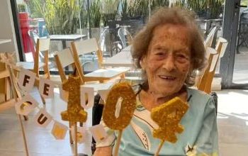 «Το μυστικό για τη μακροζωία μου είναι μόνο τρεις λέξεις» – Τι συμβουλεύει μια 104χρονη