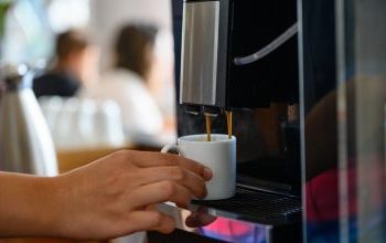 Τι καφέ πίνετε στη δουλειά σας; Μπορεί να επηρεάζει τη χοληστερίνη σας