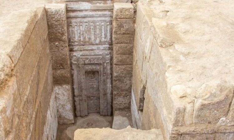 Μυστήριο με την τεράστια «ψεύτικη» ροζ πόρτα σε αρχαίο τάφο Αιγύπτιου πρίγκιπα
