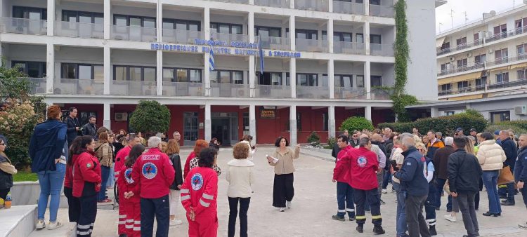 Εκκενώθηκε το Διοικητήριο της Π.Ε. Μαγνησίας στο κέντρο του Βόλου – Δείτε εικόνες και βίντεο