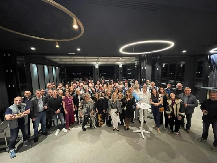 Reunion με αναμνήσεις και χαμόγελα για τους αποφοίτους της τάξης του 1991 του Ενιαίου Πολυκλαδικού Λυκείου Τρικάλων