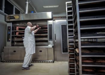 Ηλεκτρικό ρεύμα: Περίπου 32.000 επιχειρήσεις χάνουν την επιδότηση γιατί κλέβουν ρεύμα