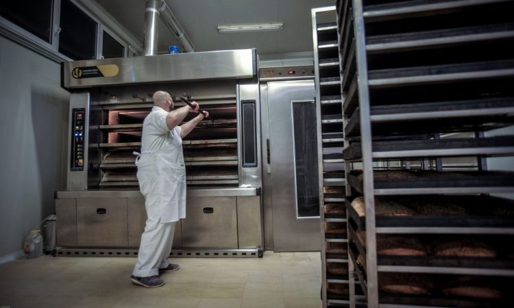 Ηλεκτρικό ρεύμα: Περίπου 32.000 επιχειρήσεις χάνουν την επιδότηση γιατί κλέβουν ρεύμα