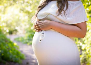 Ουγγαρία: Μητέρες δύο παιδιών θα δικαιούνται ισόβια απαλλαγή από φόρους