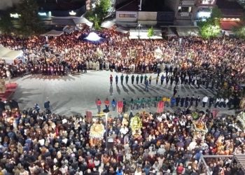 Κατανυκτική ατμόσφαιρα στη συνάντηση των Επιταφίων στην Κεντρική πλατεία Καρδίτσας (ΕΙΚΟΝΕΣ – ΒΙΝΤΕΟ)