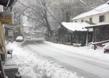 Το έστρωσε στο Πήλιο – Χιόνιζε όλο το βράδυ, δύο εβδομάδες πριν το Πάσχα