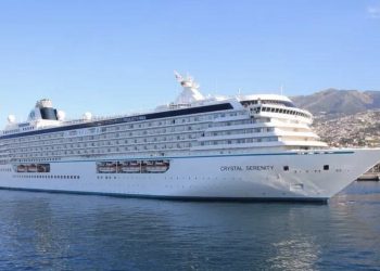 Στον Βόλο το εντυπωσιακό κρουαζιερόπλοιο «Crystal Serenity» με πάνω από 500 επιβάτες