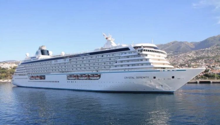 Στον Βόλο το εντυπωσιακό κρουαζιερόπλοιο «Crystal Serenity» με πάνω από 500 επιβάτες