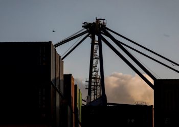 Το τέλος του εμπορικού κόσμου όπως τον ξέραμε – Πώς θα επηρεαστεί η Ελλάδα από τους δασμούς