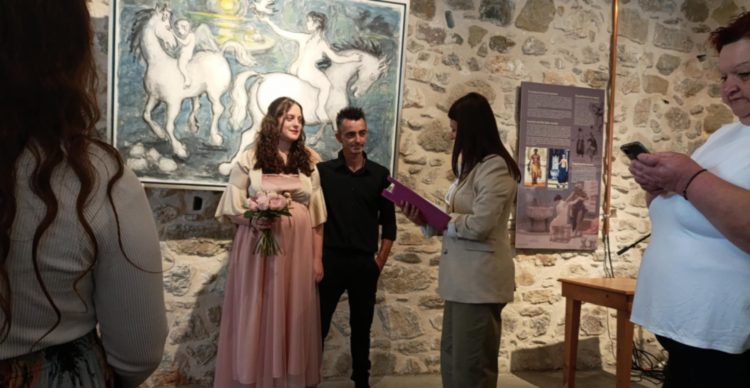 Ο Απόστολος και η Νεφέλη-Λεμονιά ένωσαν τις ζωές τους με φόντο την αγάπη και τον πολιτισμό