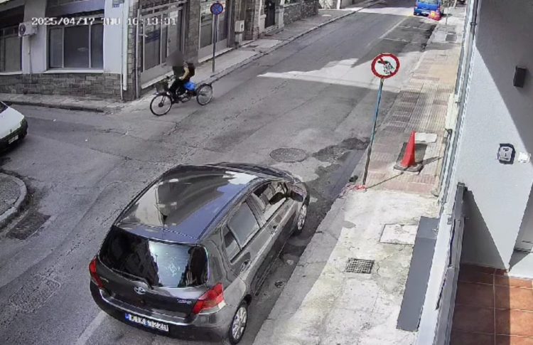 Θρασύτατη κλοπή στο κέντρο του Βόλου – Έκλεψαν το τρίκυκλο ποδήλατο της Κουζίνας Αλληλεγγύης – Δείτε βίντεο