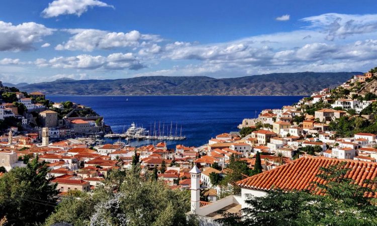Τα ειδυλλιακά ελληνικά νησιά που ξεχωρίζει η Vogue για το καλοκαίρι