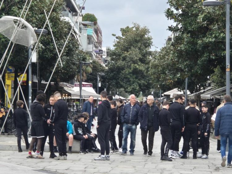 Αυξημένη η κίνηση στην Τρικαλινή αγορά για τα Πασχαλιάτικα ψώνια