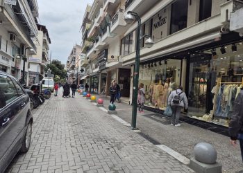 Ανοικτά μέχρι τις 7 το απόγευμα τα καταστήματα