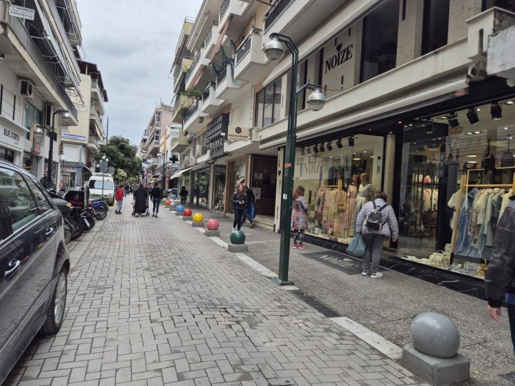 Ανοικτά μέχρι τις 7 το απόγευμα τα καταστήματα