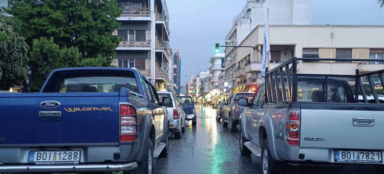 Βόλος: «Παρέλυσε» το κέντρο της πόλης – Νέα μηχανοκίνητη πορεία αγροτών της Μαγνησίας – Τι διεκδικούν (ΕΙΚΟΝΕΣ – ΒΙΝΤΕΟ)
