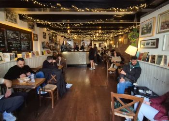 Kafenion…Μπουγάτσα, καλή παρέα κι ένα… κομμάτι Ελλάδας στο Άμστερνταμ