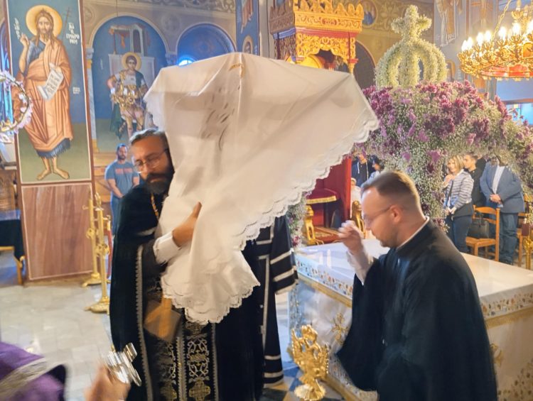 Στιγμές κατάνυξης και δέους: Η Αποκαθήλωση του Κυρίου στους ναούς των Τρικάλων