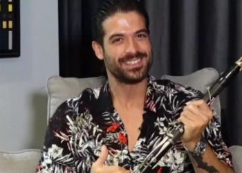Άρης Μουγκοπέτρος: «Πες την αλήθεια για την κροτίδα» – Τι ζητά από τον φίλο του