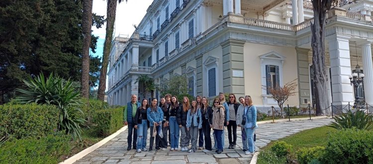 Εντυπωσιάστηκαν οι μαθητές του Γυμνασίου Βαλτινού απ΄ τις ομορφιές της Κέρκυρας