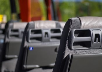 Βόλος: Επίθεση με πέτρες σε τουριστικό λεωφορείο που μετέφερε μαθητές