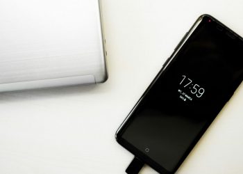 Φορτίζετε το τηλέφωνό σας με λάθος τρόπο: Τέσσερα λάθη που πρέπει να αποφύγετε