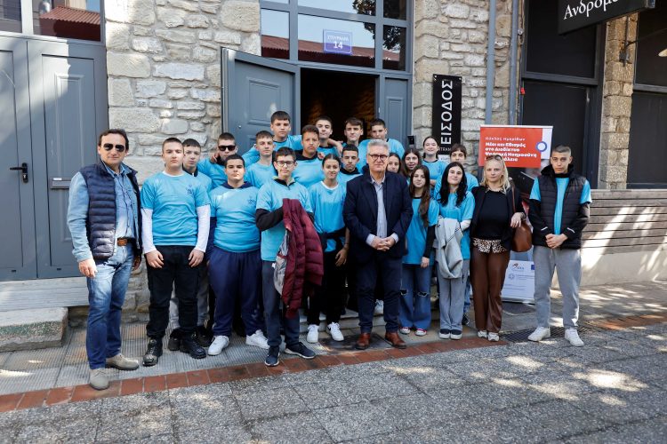 Δ. Κουρέτας: «Το διαδίκτυο δεν πρέπει να μας αλλάζει την προσωπικότητα»