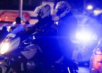 Αναστάτωση στο κέντρο του Βόλου – Γυναίκα ξάπλωσε στη μέση του δρόμου